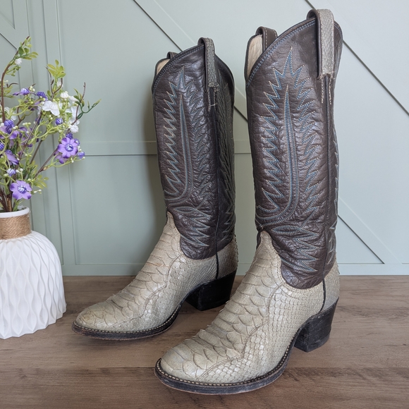 Dan Post models like the Manning Python Boot - Picture 1 of 16